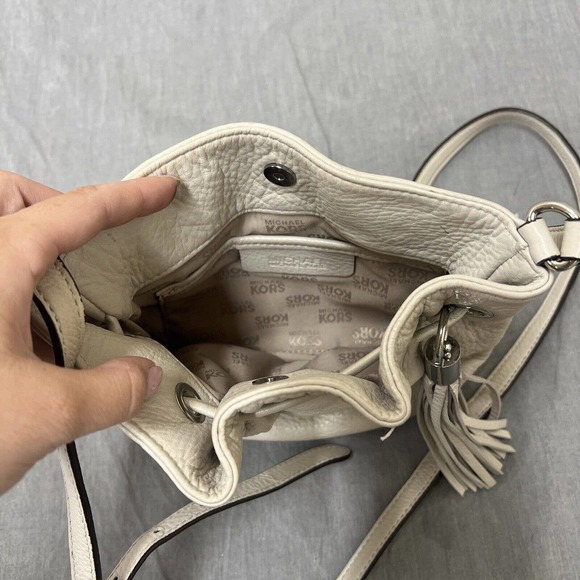 Michael Kors Off-White Soft Pebbled Leather Crossbody Purse W/Tassel FS Charity - Picture 10 of 11
